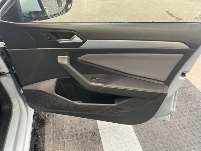 New 2027 Volkswagen Jetta SE FWD image 3