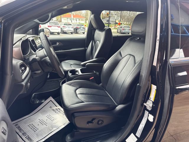 Used 2025 Chrysler Pacifica Select image 27