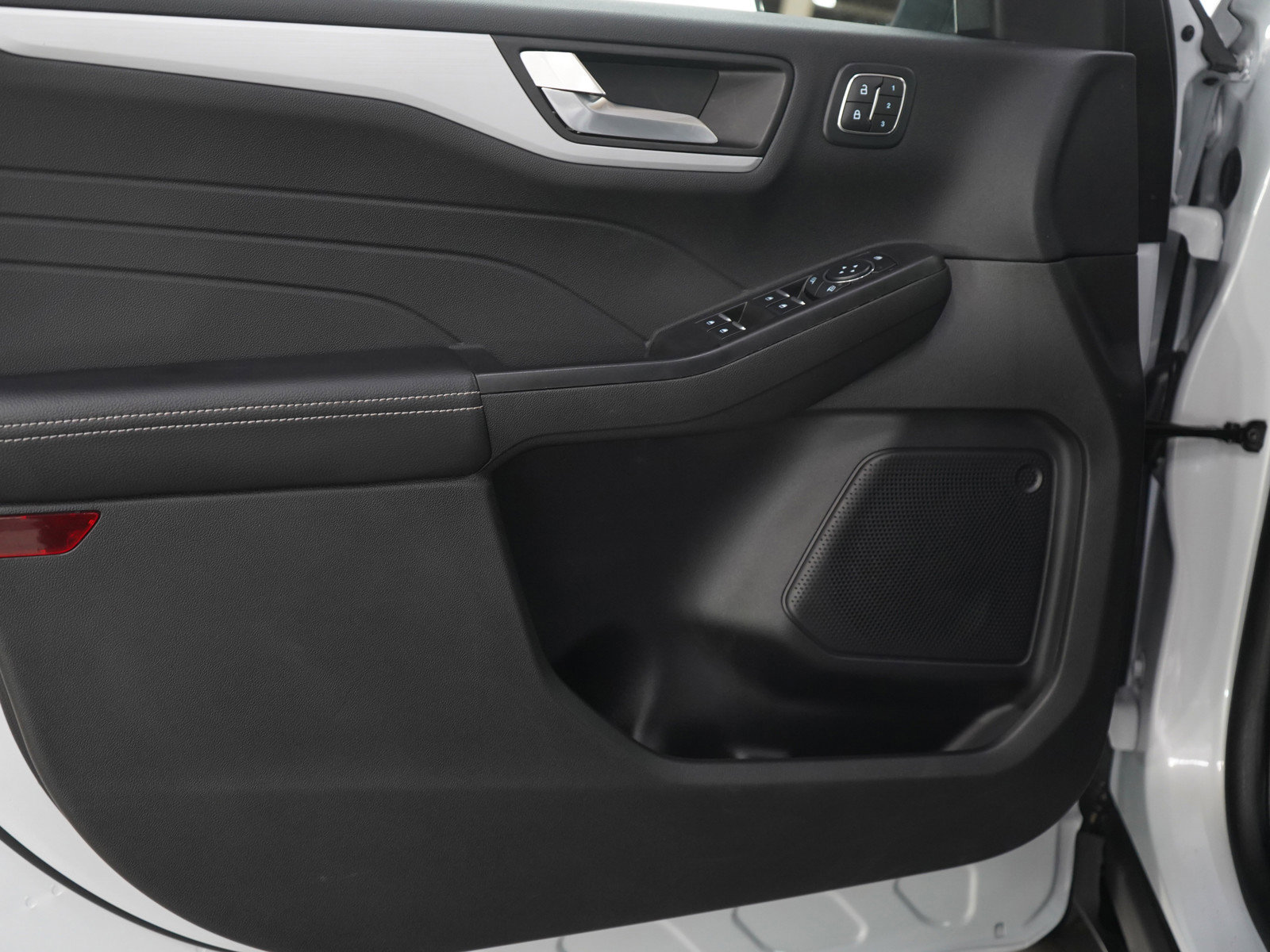 Used 2025 Ford Escape Platinum image 19