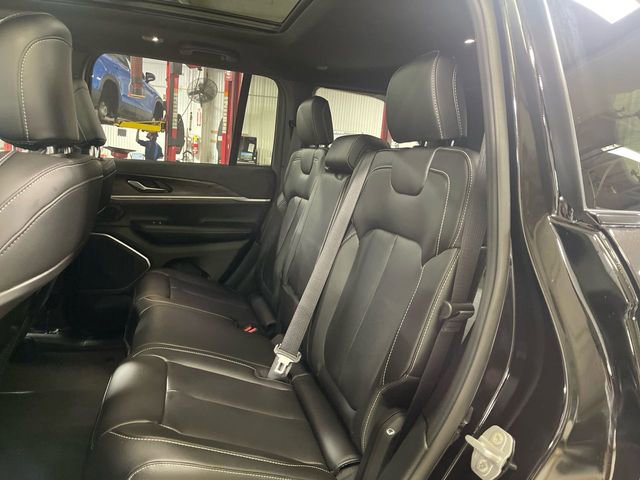 New 2026 Jeep Grand Cherokee Limited w/ Luxury Tech Group II image 23