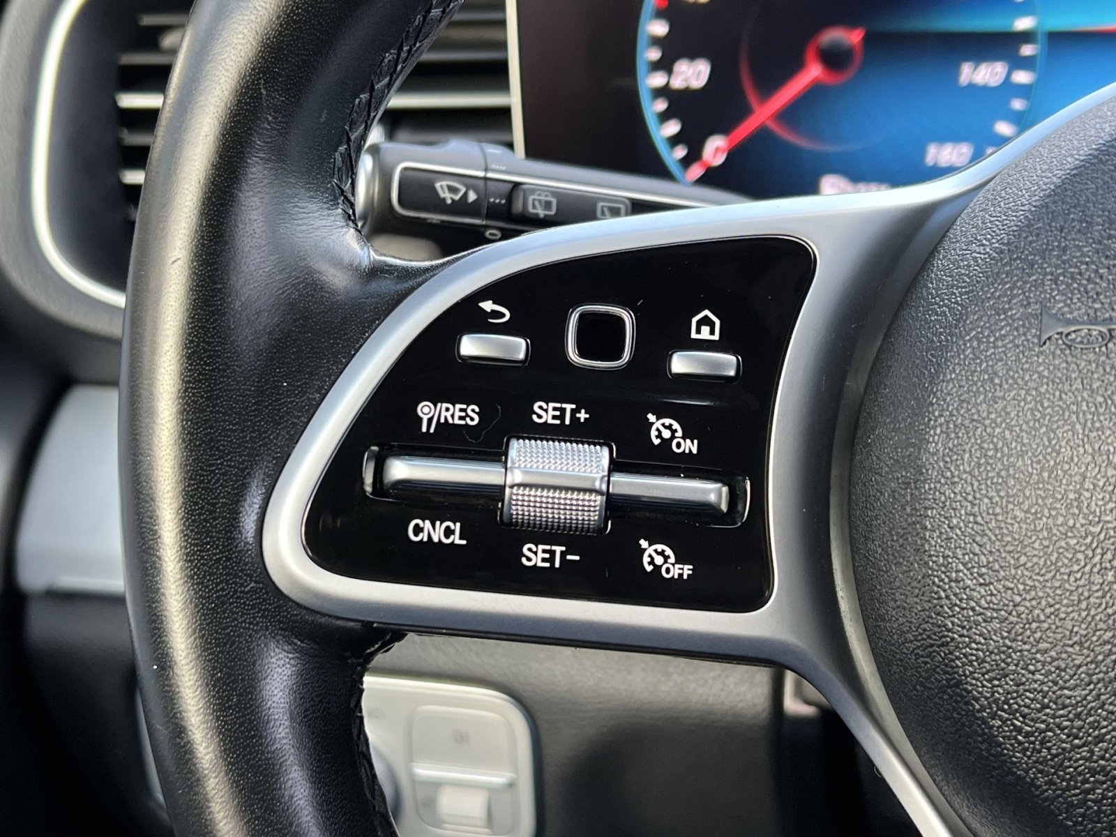 Used 2020 Mercedes-Benz GLE 350 4MATIC image 30