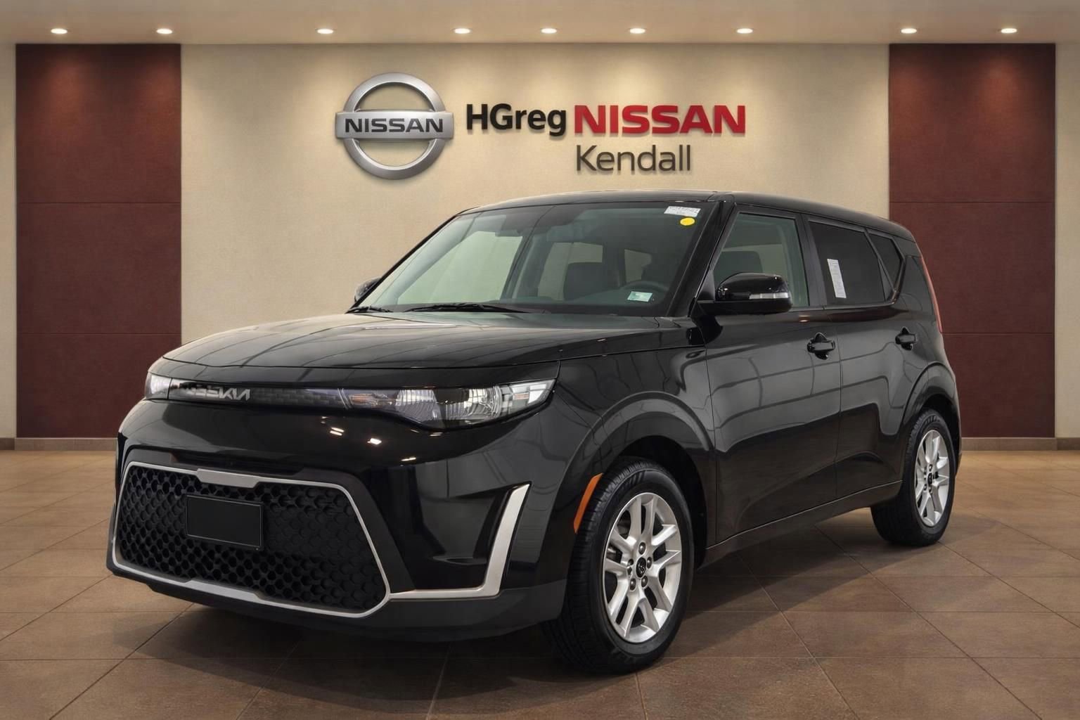 Used 2024 Kia Soul LX w/ Option Group 015 FWD image 3