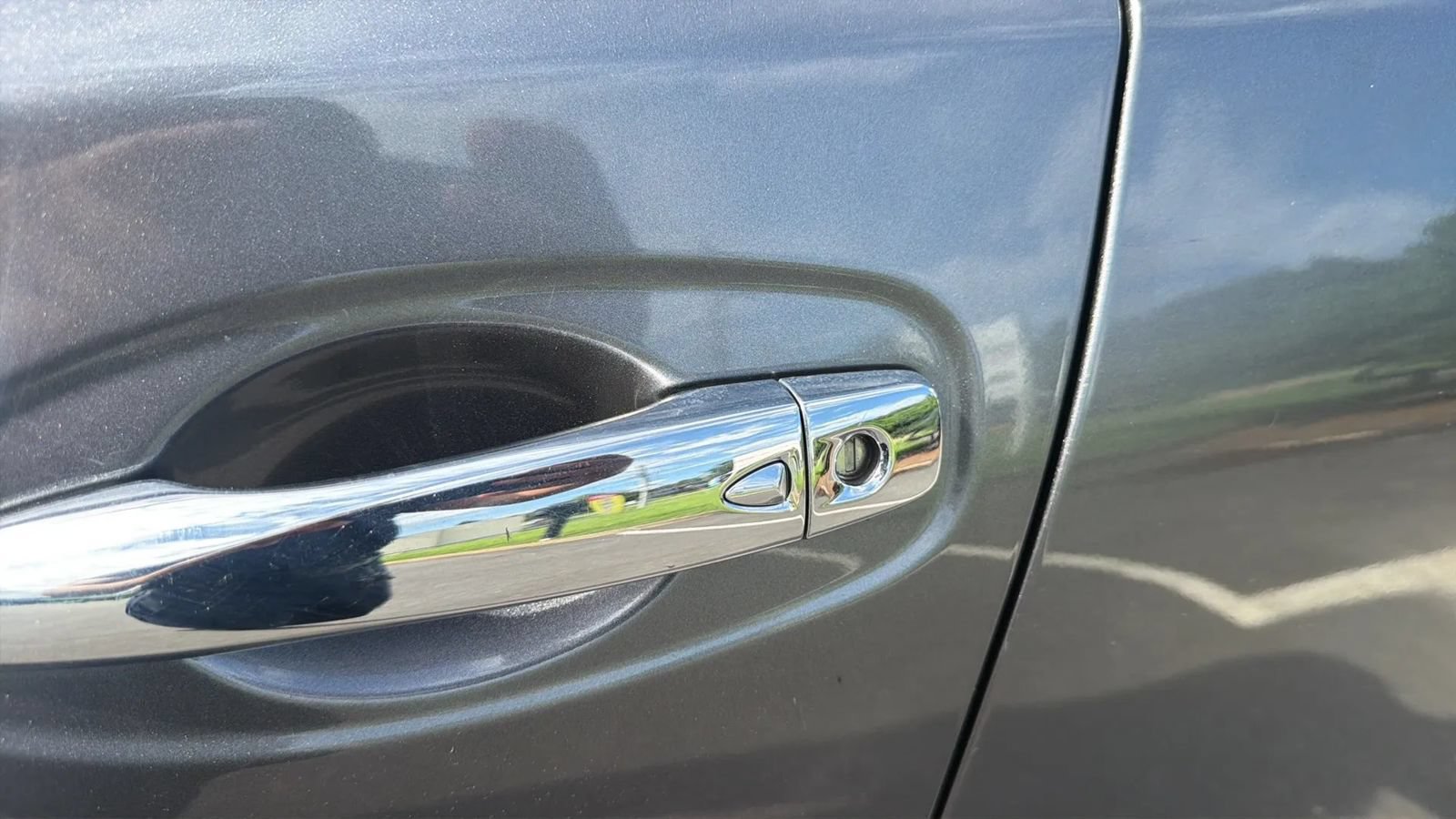 Used 2014 Nissan Rogue SV w/ SV Premium Package AWD/4WD image 15