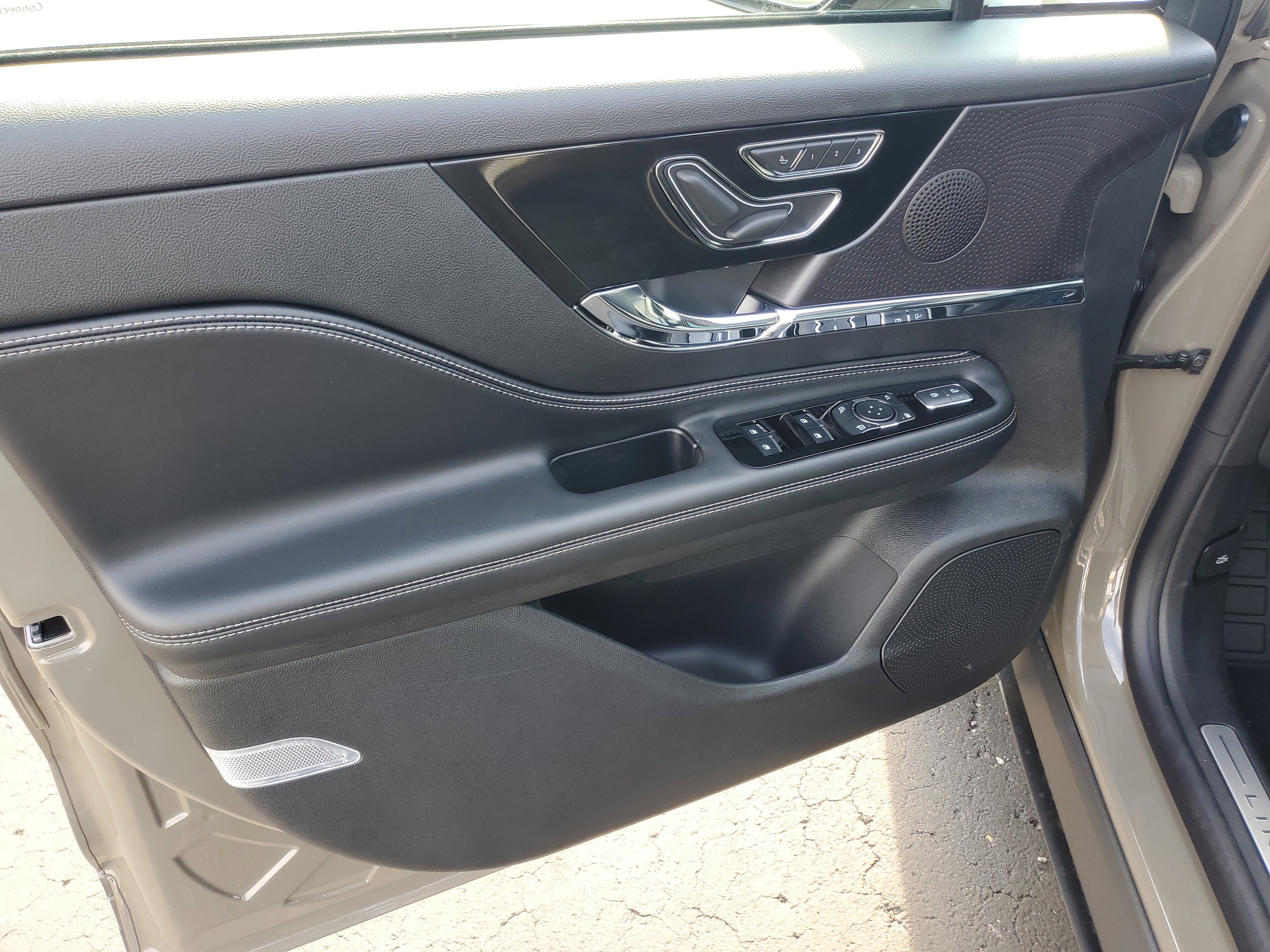 New 2026 Lincoln Corsair Reserve w/ Jet Appearance Package image 8