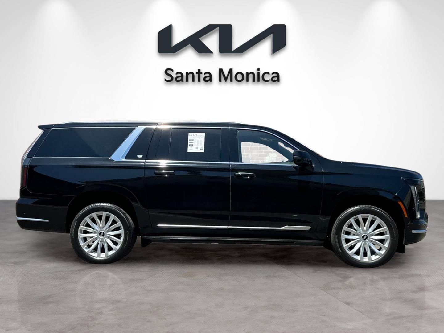 Used 2025 Cadillac Escalade ESV Luxury image 7