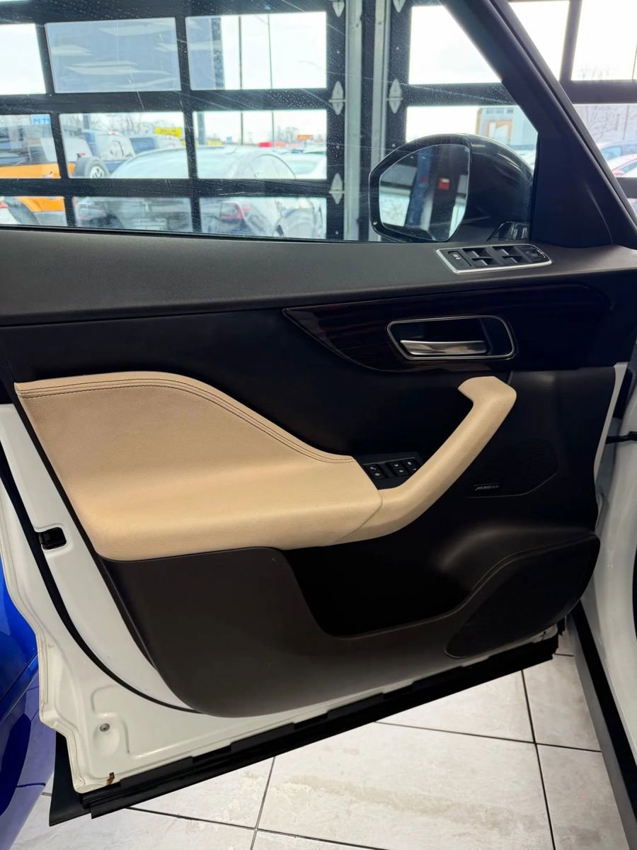 Used 2020 Jaguar F-PACE Prestige image 16