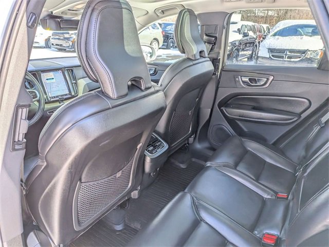 Used 2022 Volvo XC60 B5 Inscription image 27