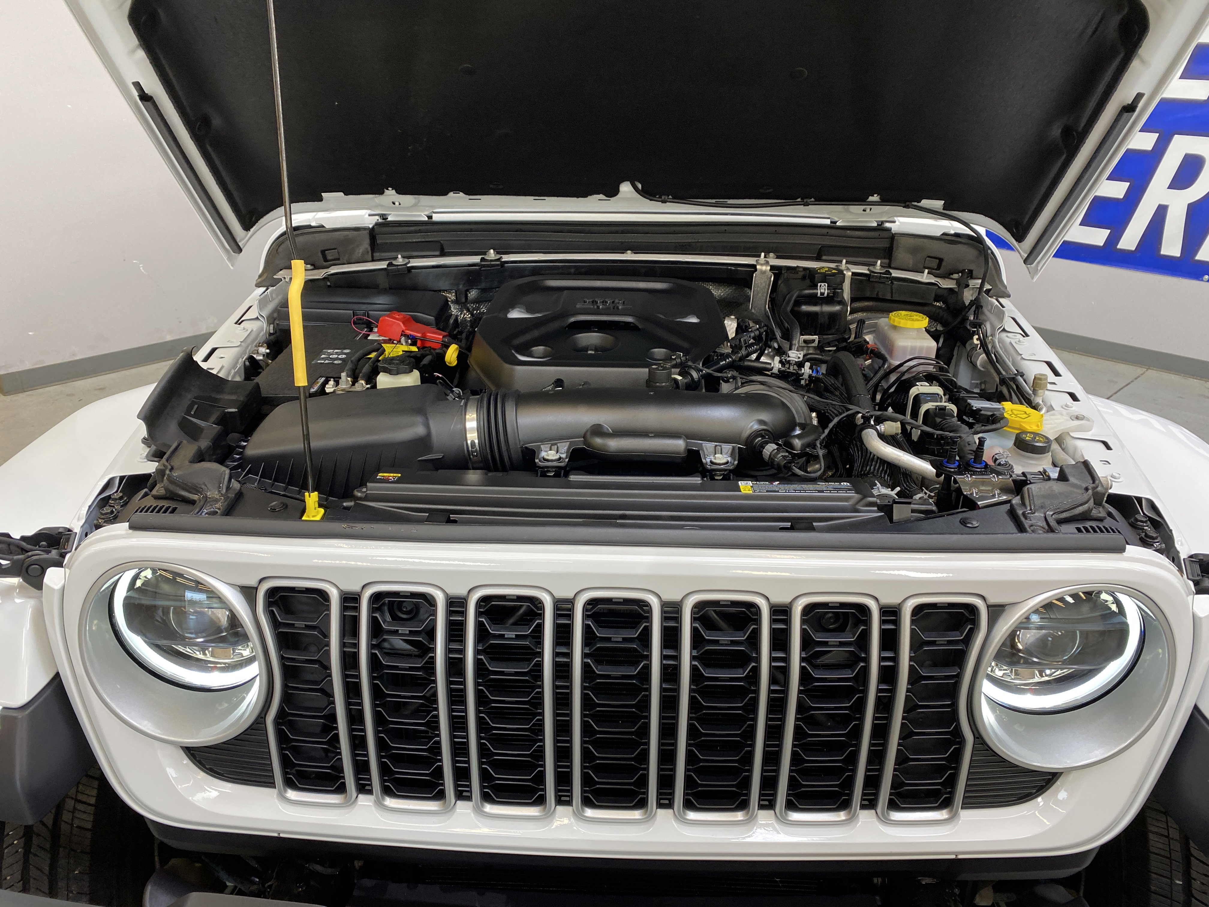 Used 2025 Jeep Wrangler Sahara image 9