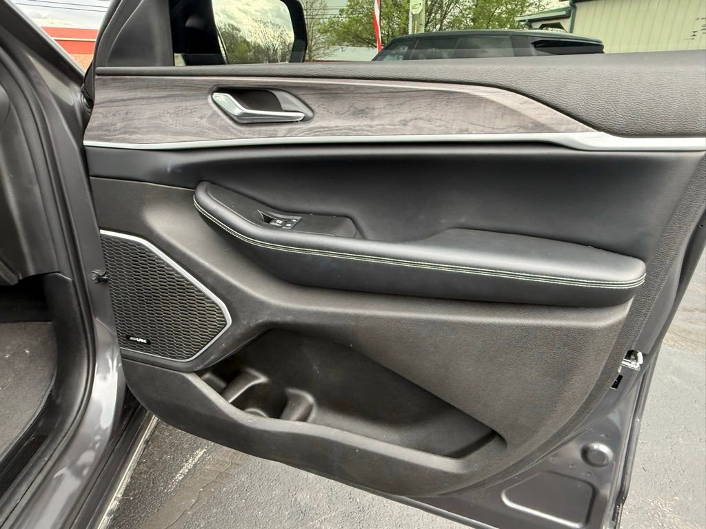 Used 2024 Jeep Grand Cherokee Limited 4xe w/ Luxury Tech Group II AWD/4WD image 28