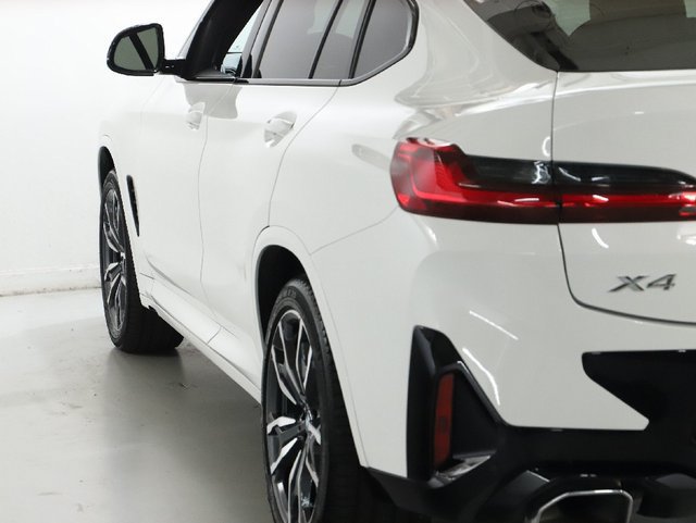 Used 2024 BMW X4 xDrive30i w/ M Sport Package AWD/4WD image 6