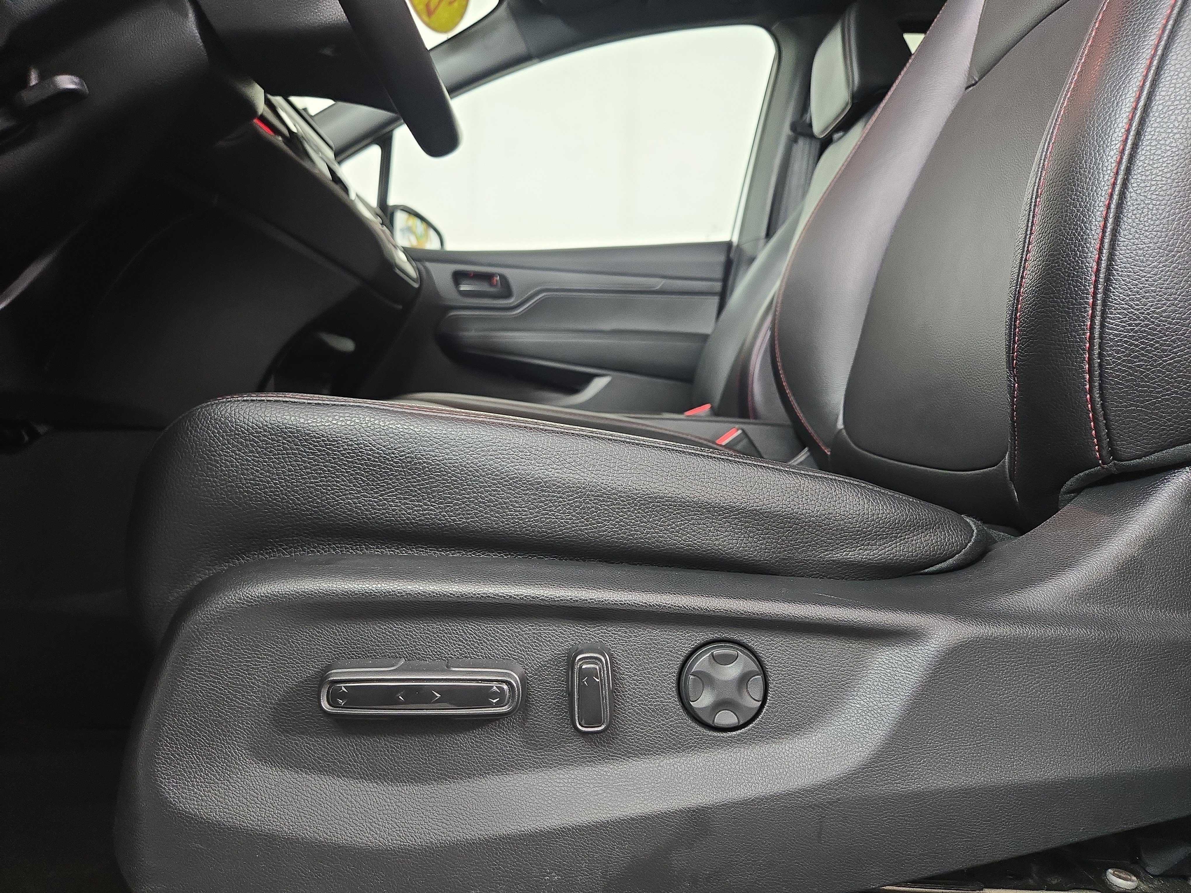 Used 2025 Honda Odyssey Sport-L image 32