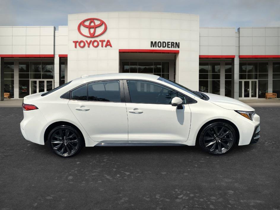 Certified 2025 Toyota Corolla SE FWD image 4
