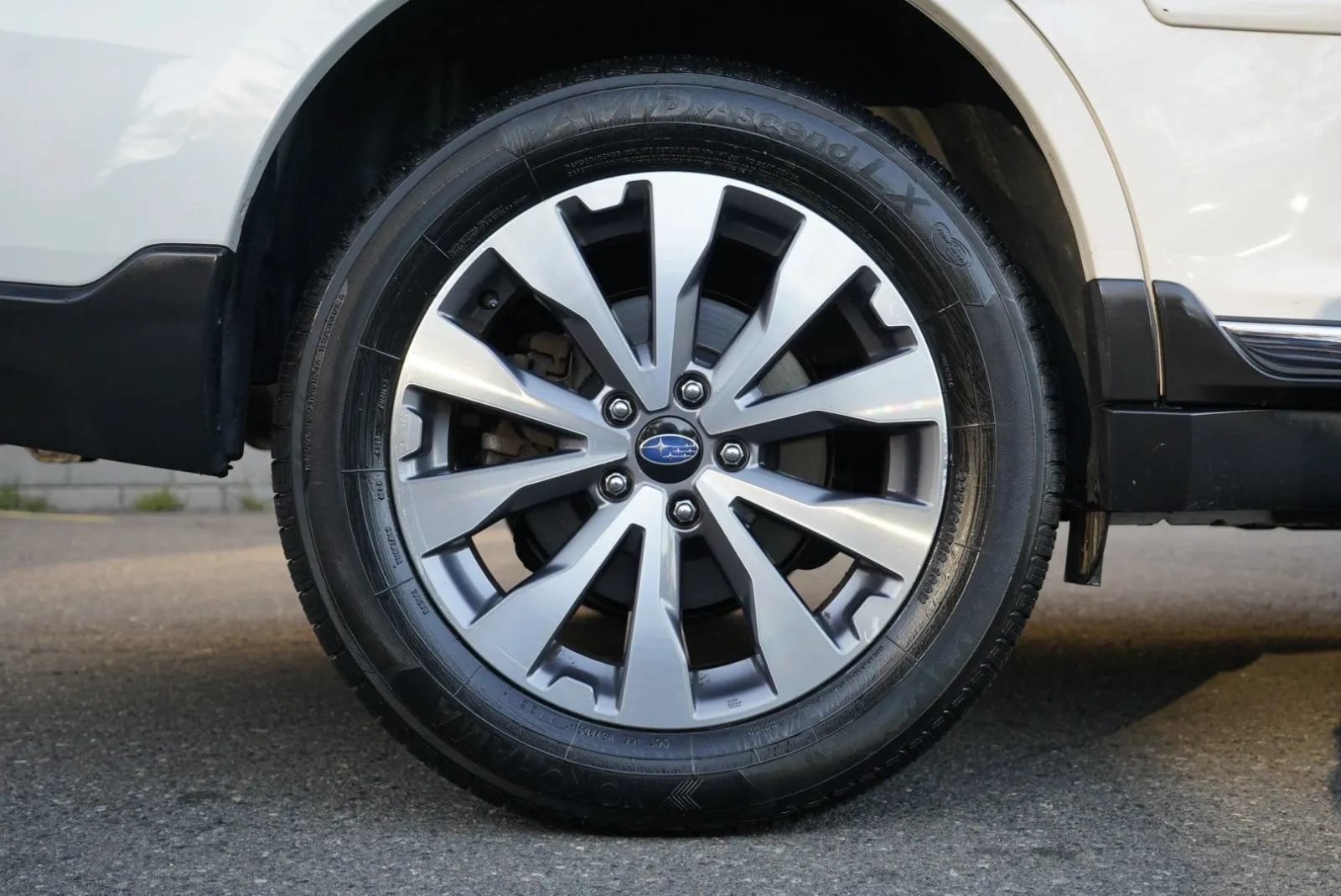 Used 2017 Subaru Outback 2.5i Touring AWD/4WD image 12