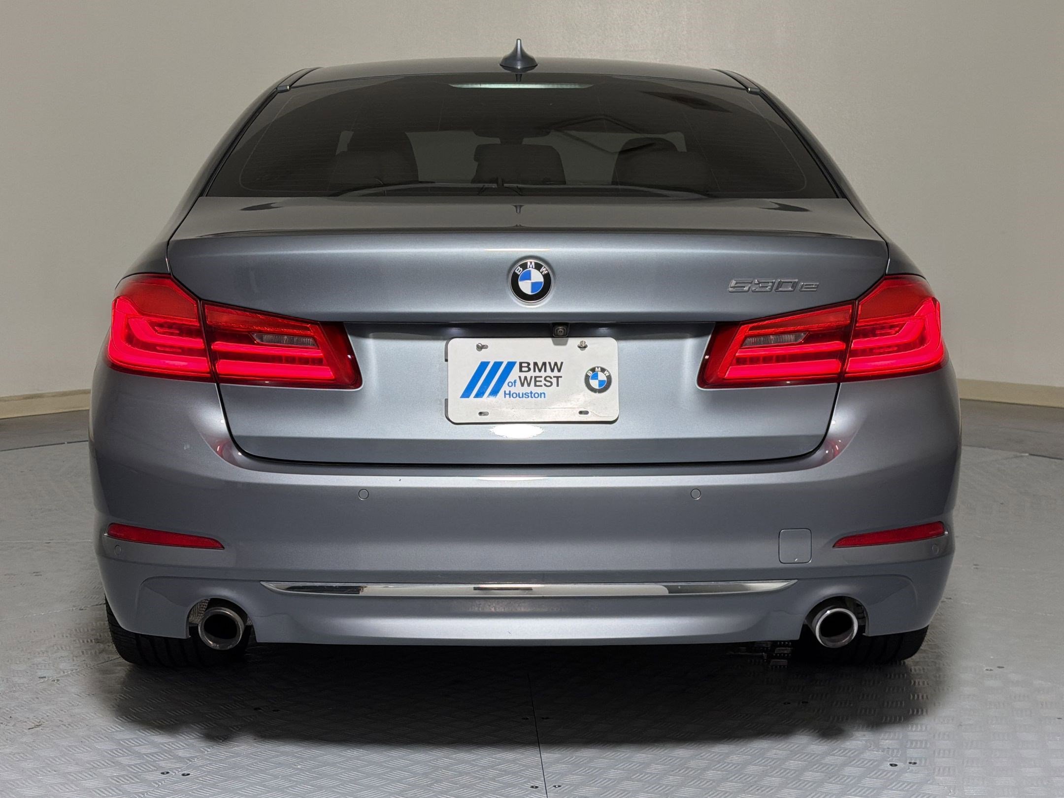 Used 2020 BMW 530e w/ Premium Package RWD image 10