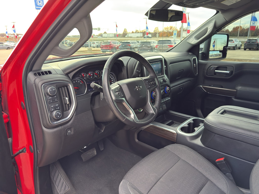 Used 2021 Chevrolet Silverado 1500 RST w/ LPO, Blackout Package AWD/4WD image 9