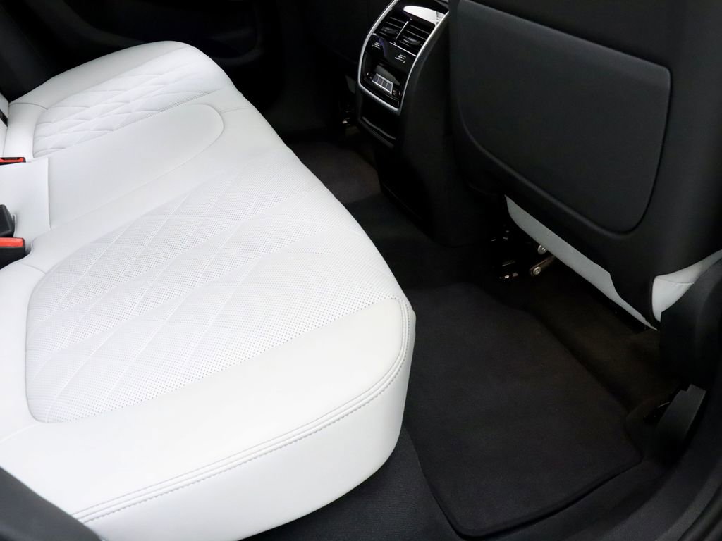 Used 2026 BMW X6 M60i image 48