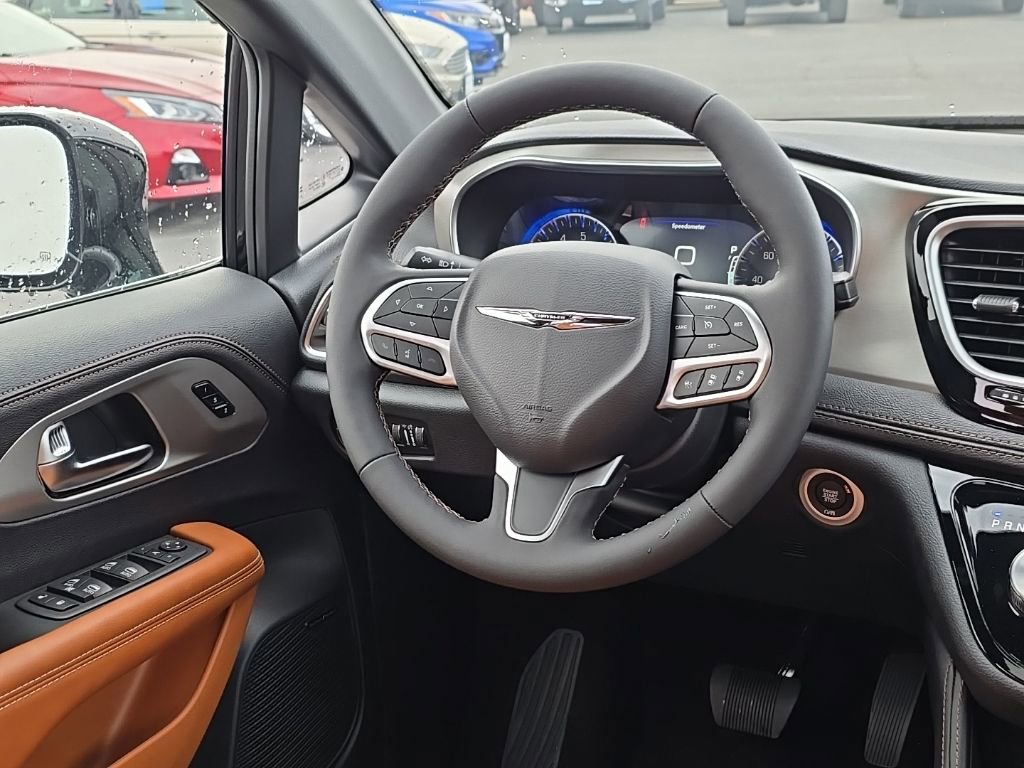 New 2026 Chrysler Pacifica Pinnacle FWD image 15