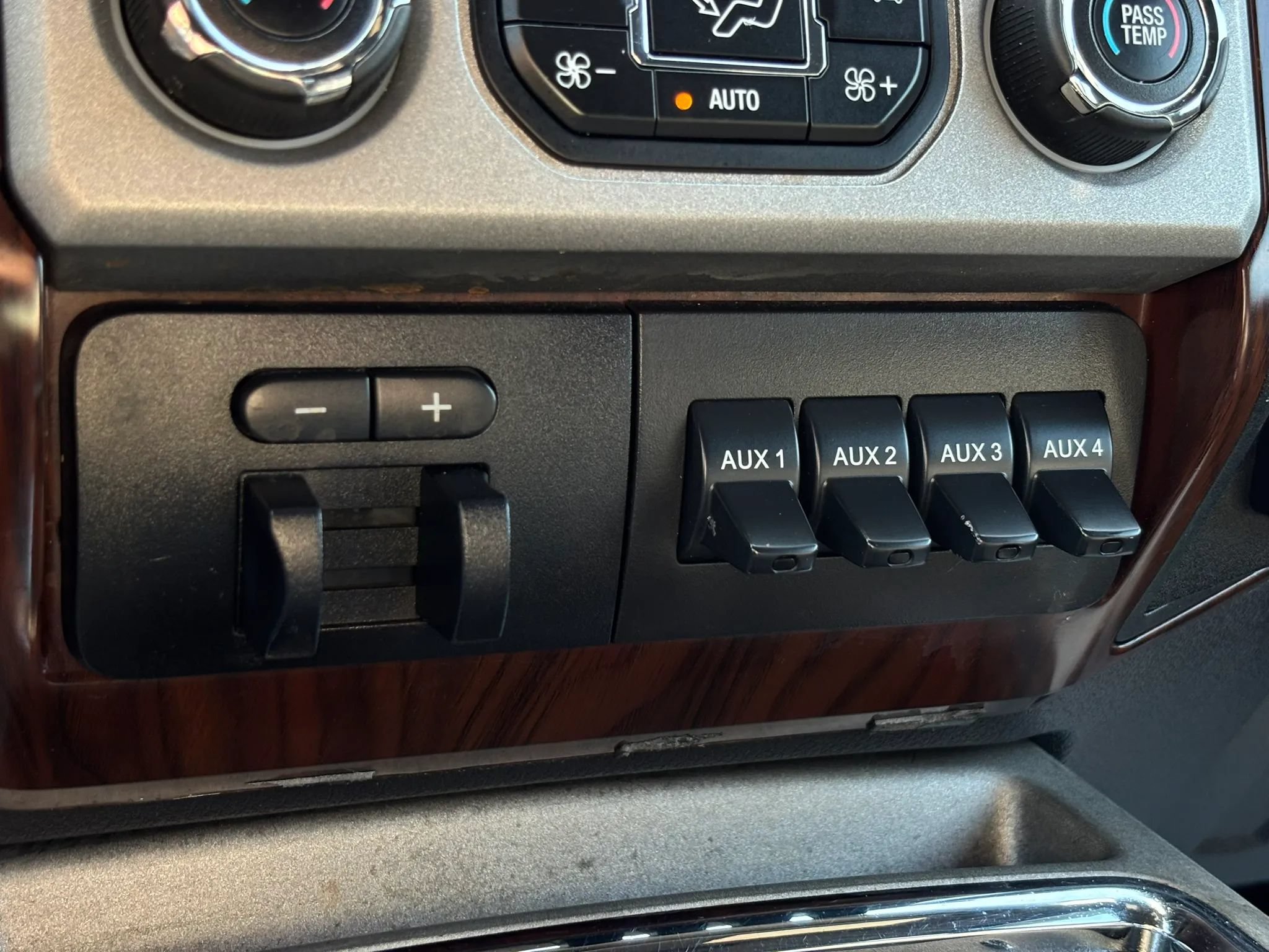Used 2016 Ford F350 Lariat w/ Lariat Ultimate Package AWD/4WD image 43