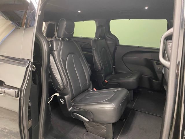 Used 2019 Chrysler Pacifica Touring-L Plus w/ S Appearance Package FWD image 27