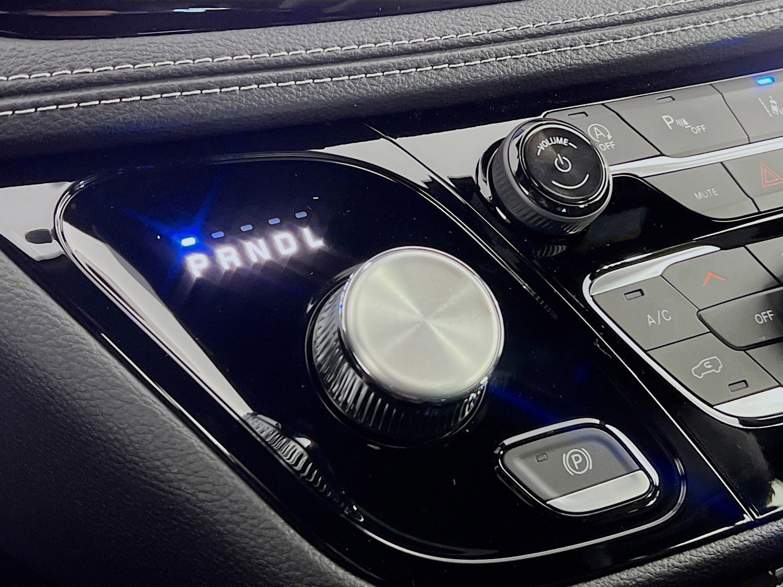 New 2026 Chrysler Pacifica Select FWD image 12