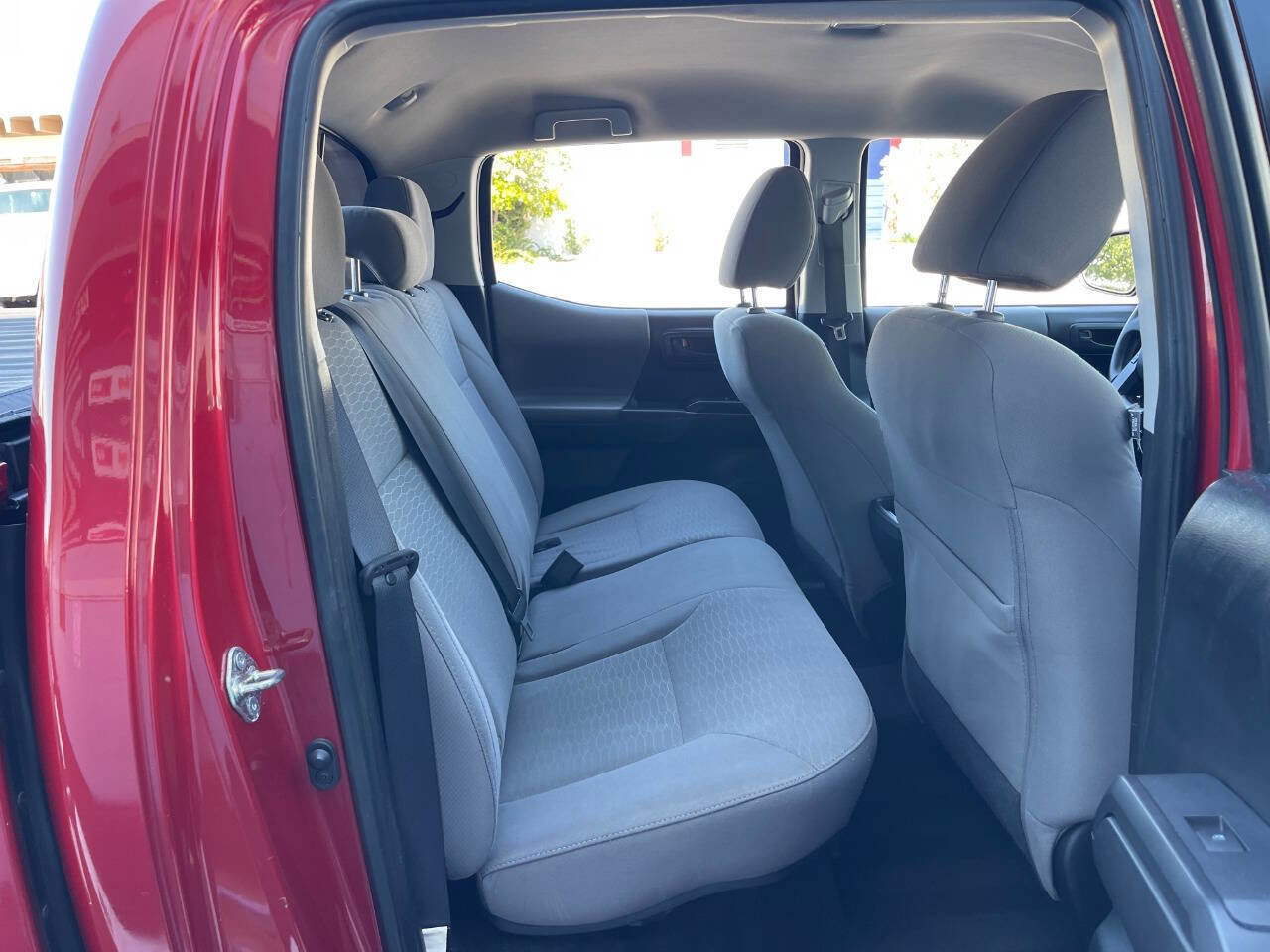 Used 2017 Toyota Tacoma SR RWD image 35