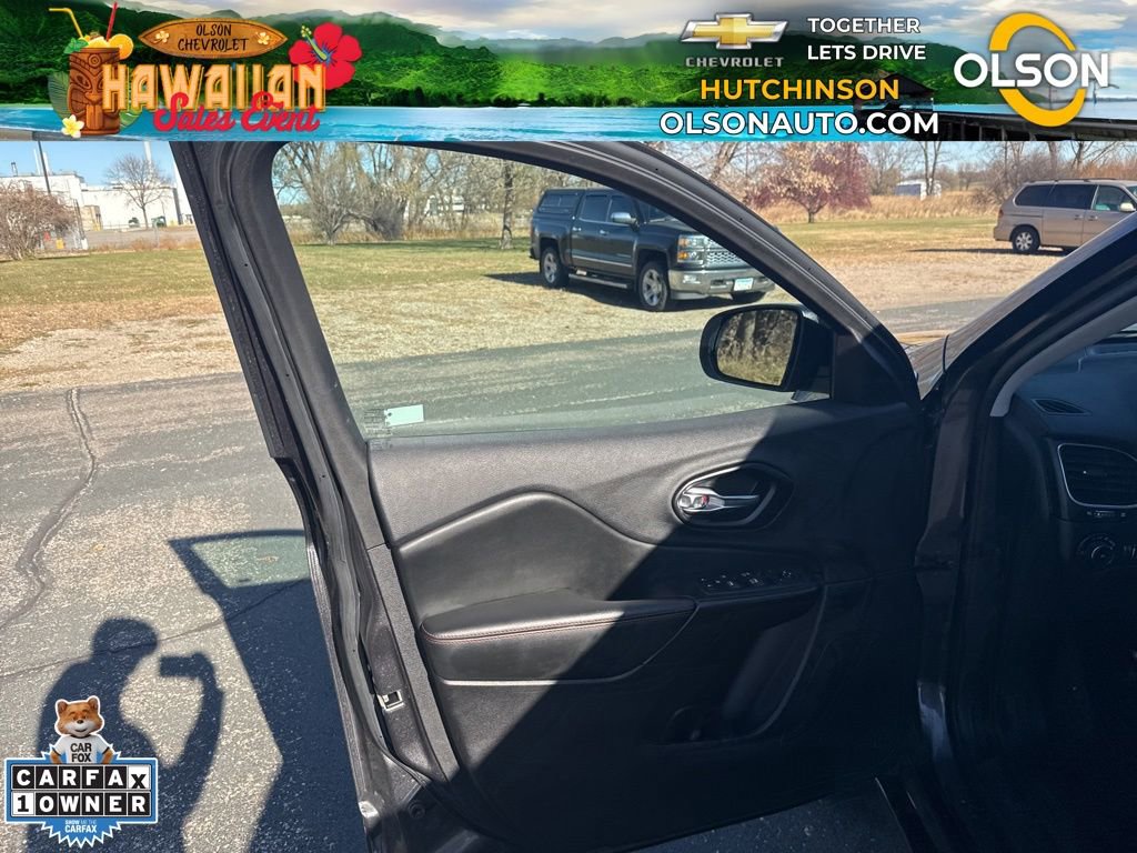 Used 2022 Jeep Cherokee Trailhawk image 9