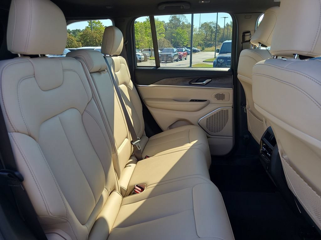 Used 2024 Jeep Grand Cherokee Limited RWD image 17