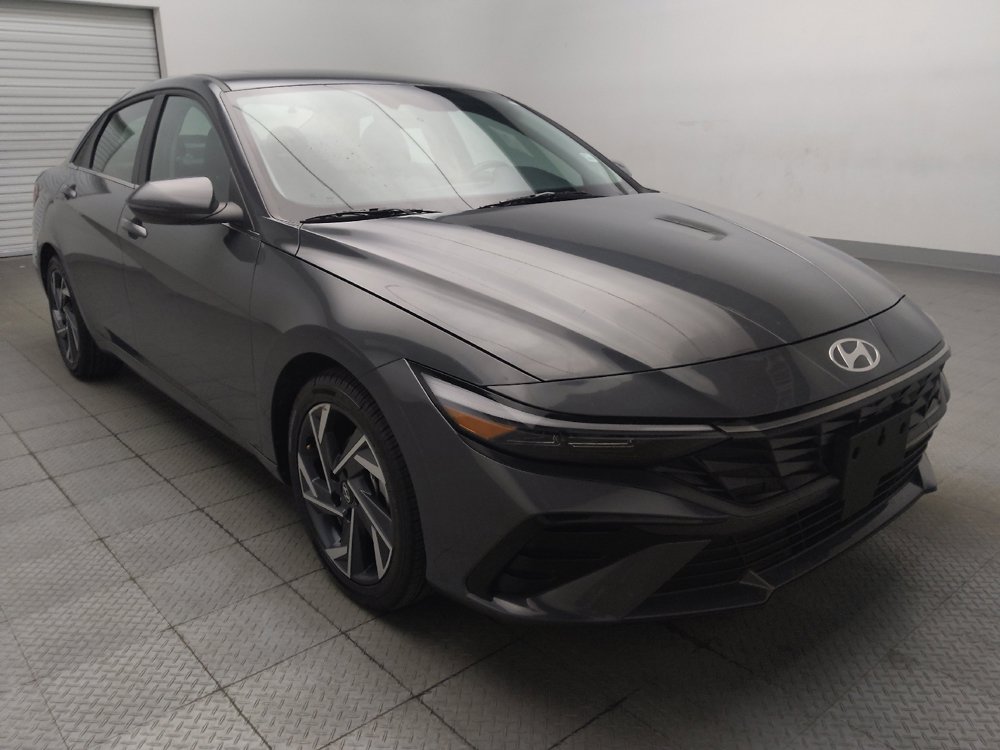 Used 2025 Hyundai Elantra Limited FWD image 13