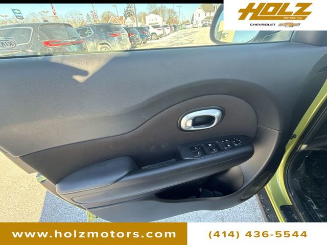 Used 2016 Kia Soul image 17