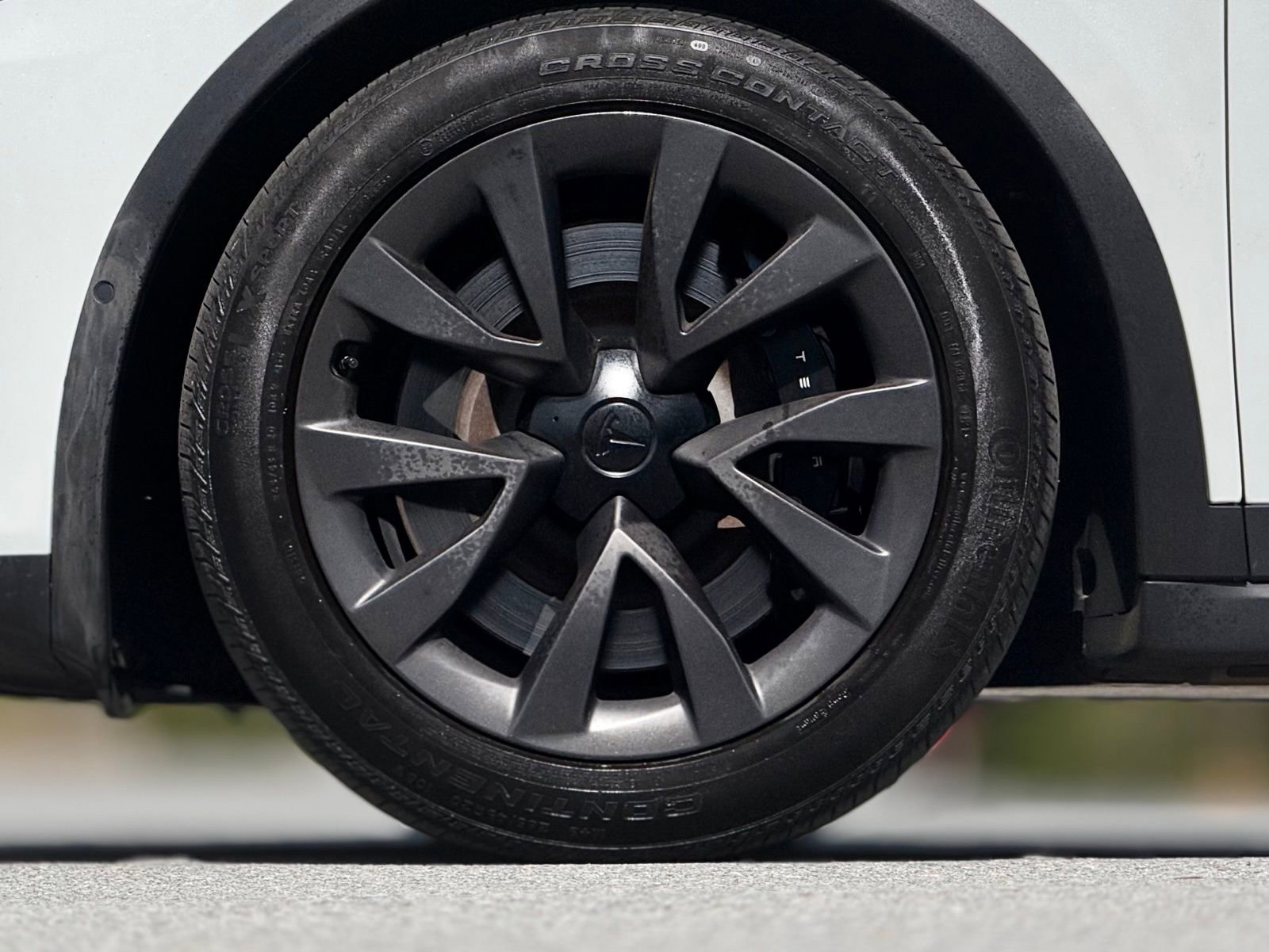 Used 2022 Tesla Model X image 18