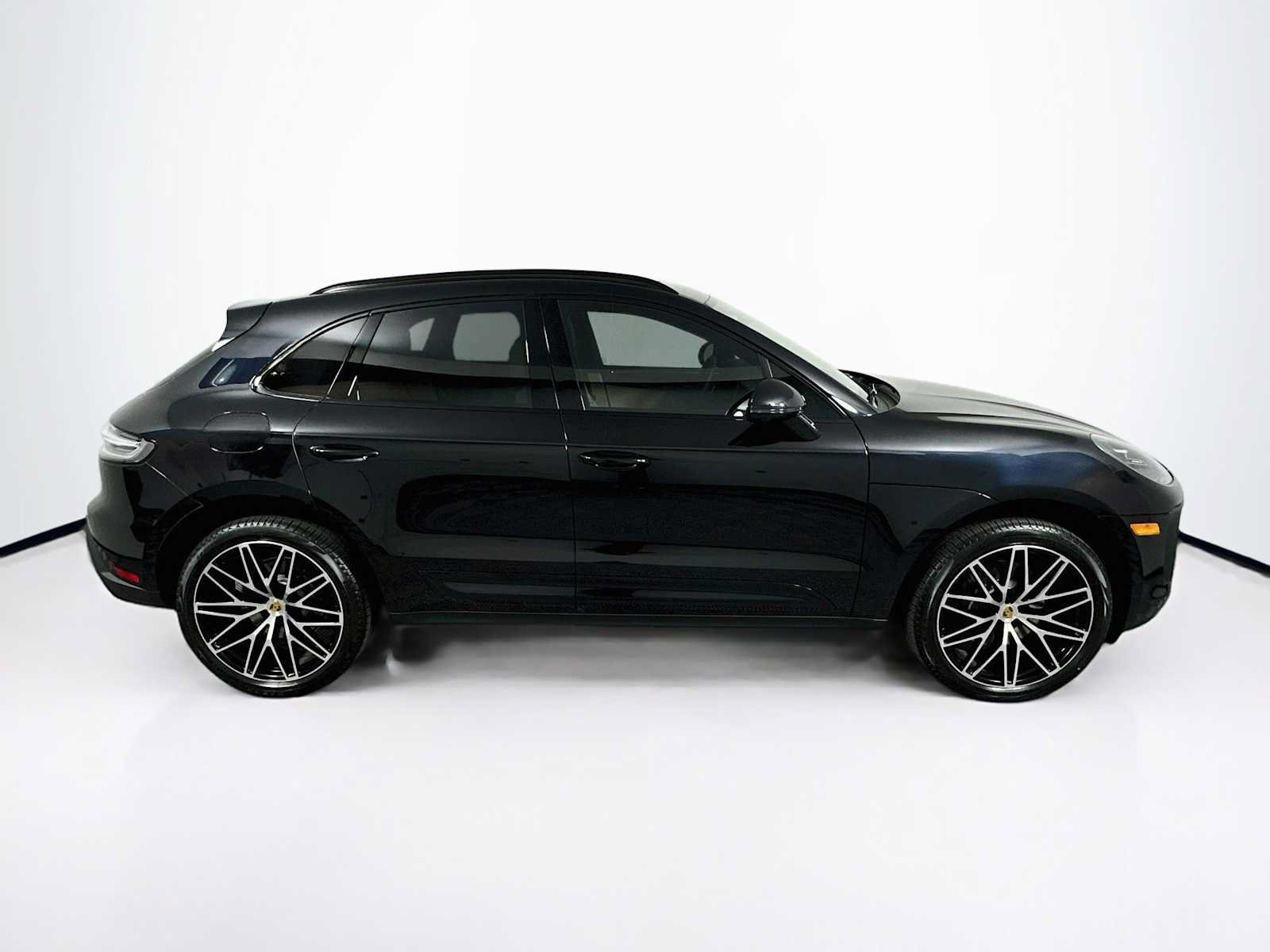 New 2026 Porsche Macan AWD/4WD image 8