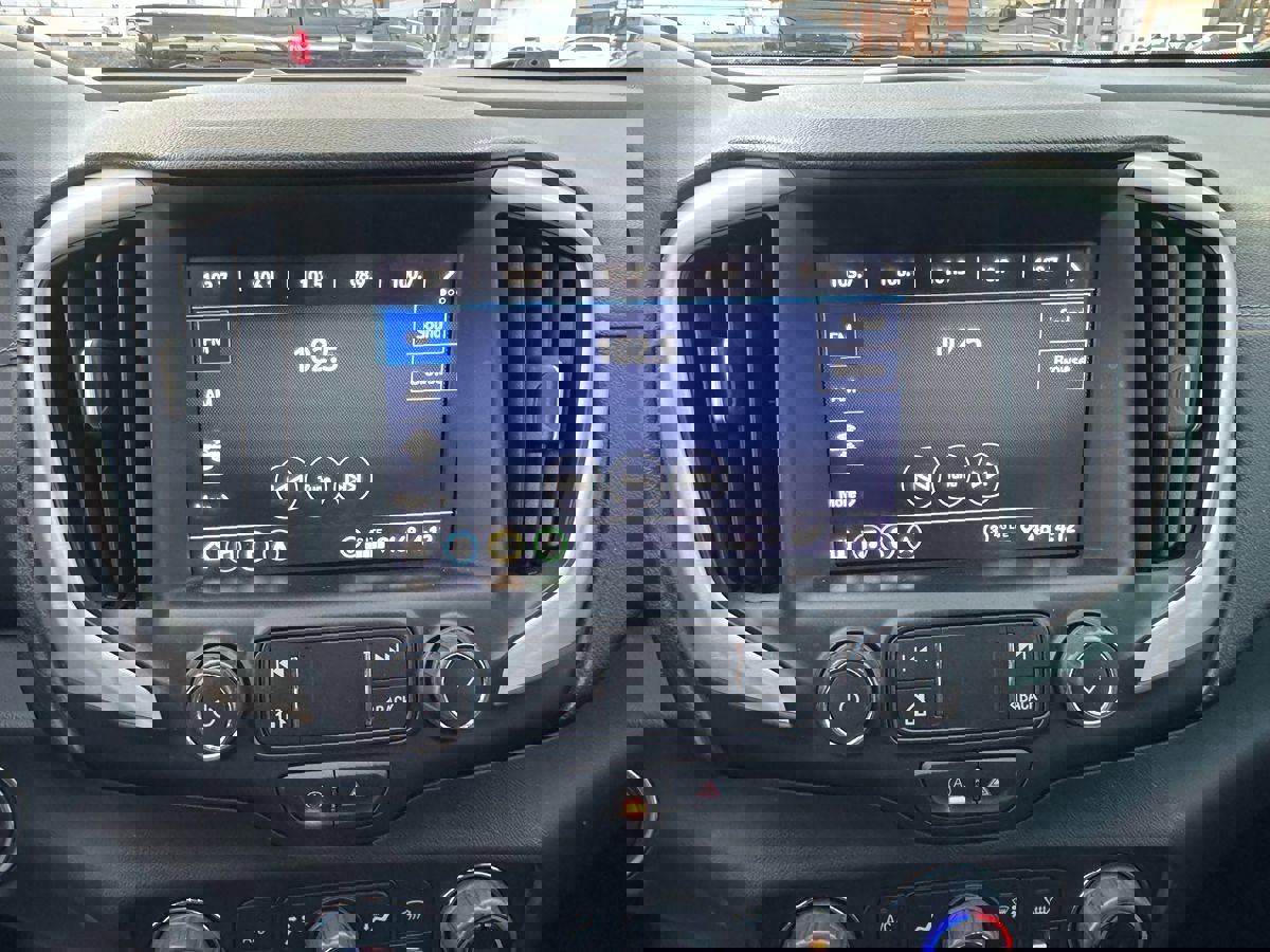 Used 2022 GMC Terrain SLT w/ Infotainment Package II image 14