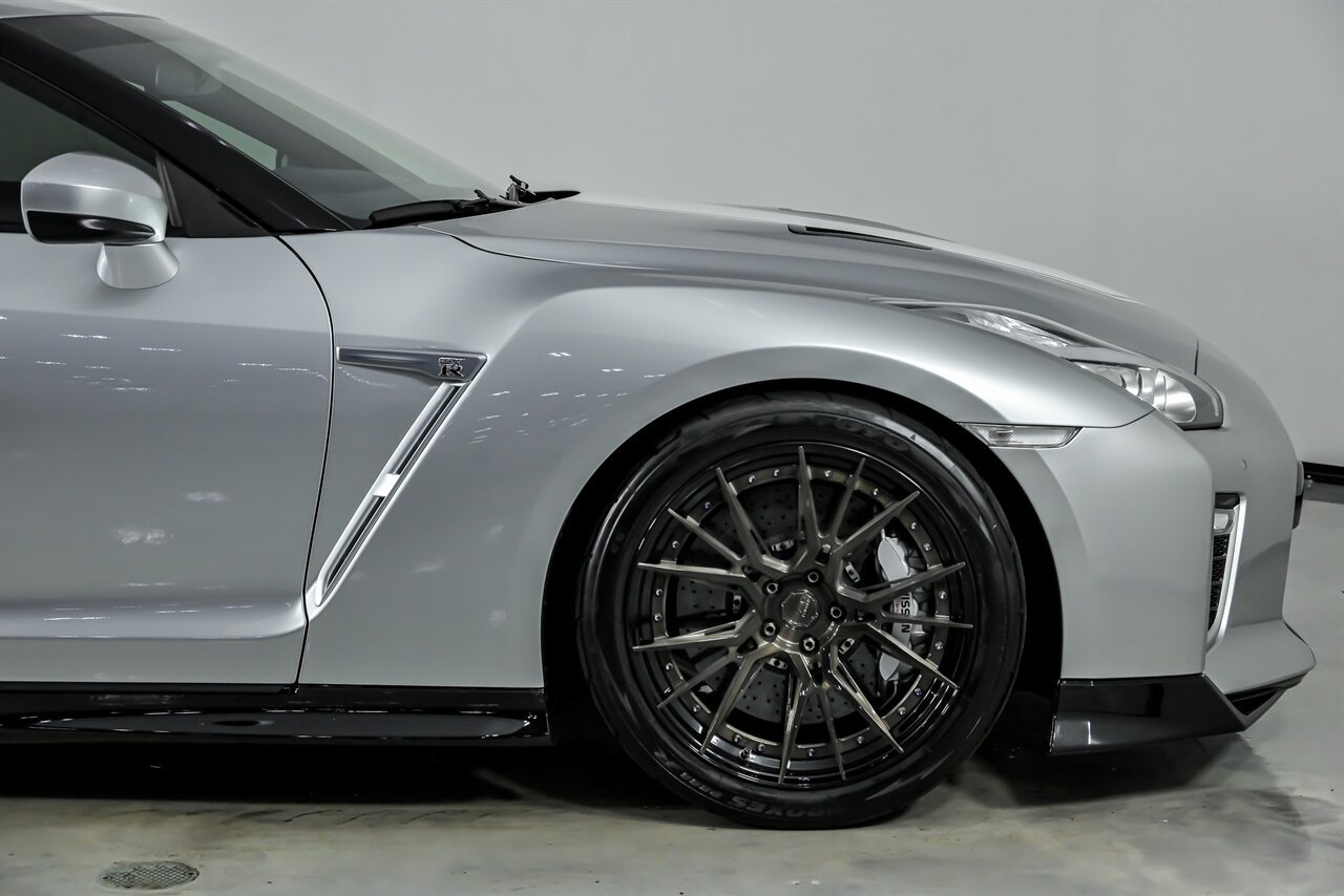 Used 2020 Nissan GT-R Premium image 15