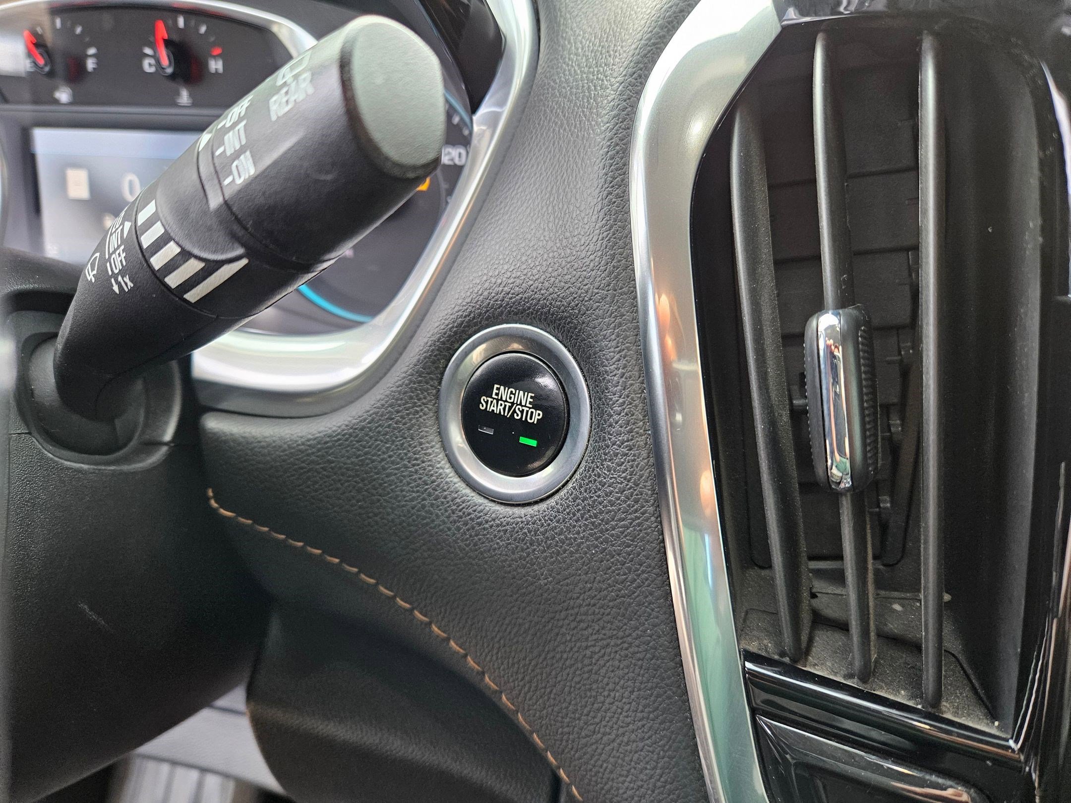 Used 2020 Chevrolet Traverse LT w/ LT Premium Package AWD/4WD image 19