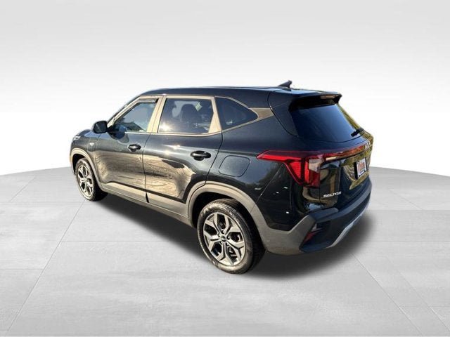 Used 2024 Kia Seltos LX AWD/4WD image 7