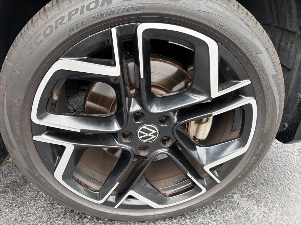 Certified 2025 Volkswagen Tiguan SEL R-Line AWD/4WD image 32