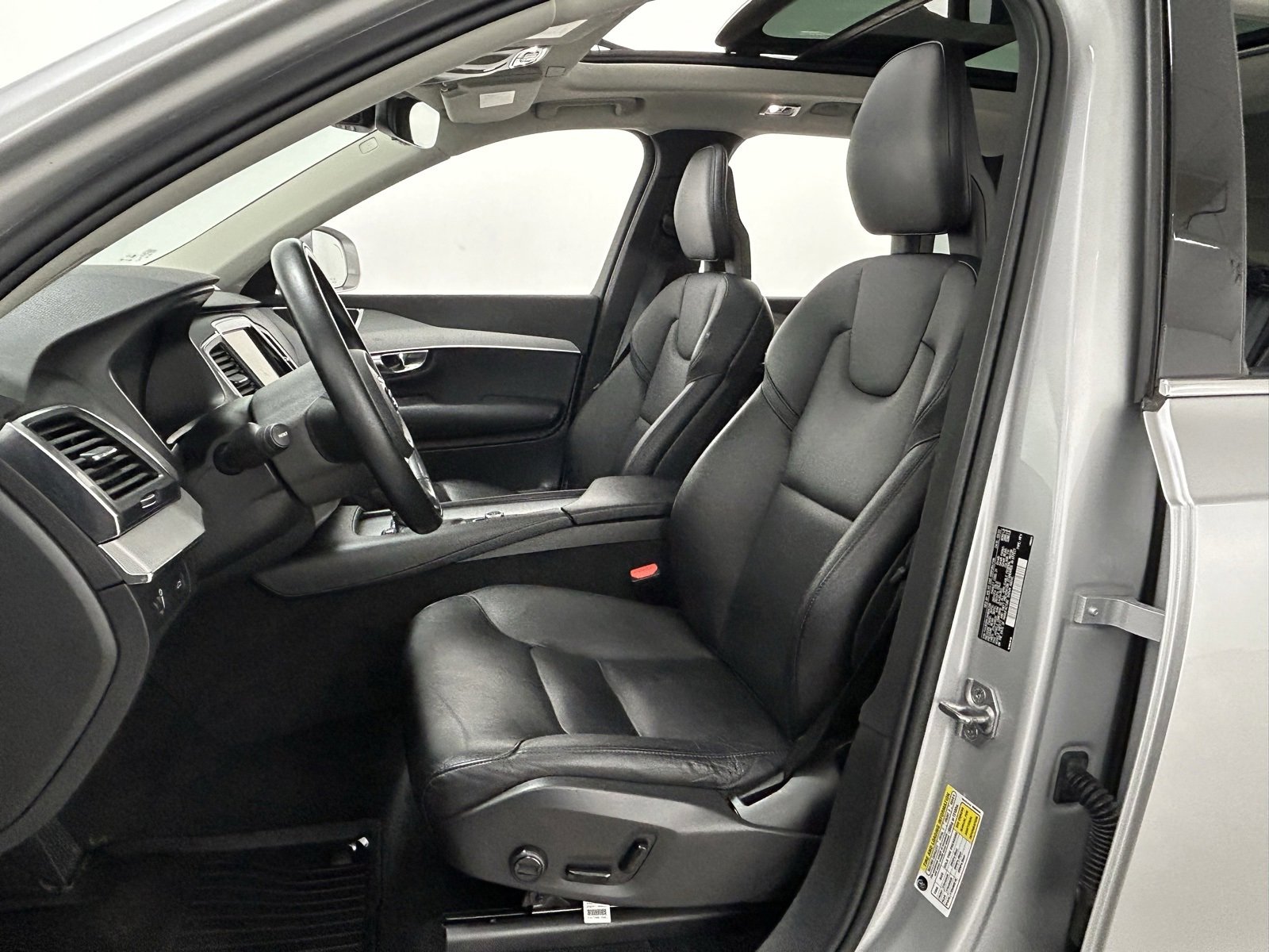 Used 2021 Volvo XC90 T5 Momentum w/ Climate Package image 28