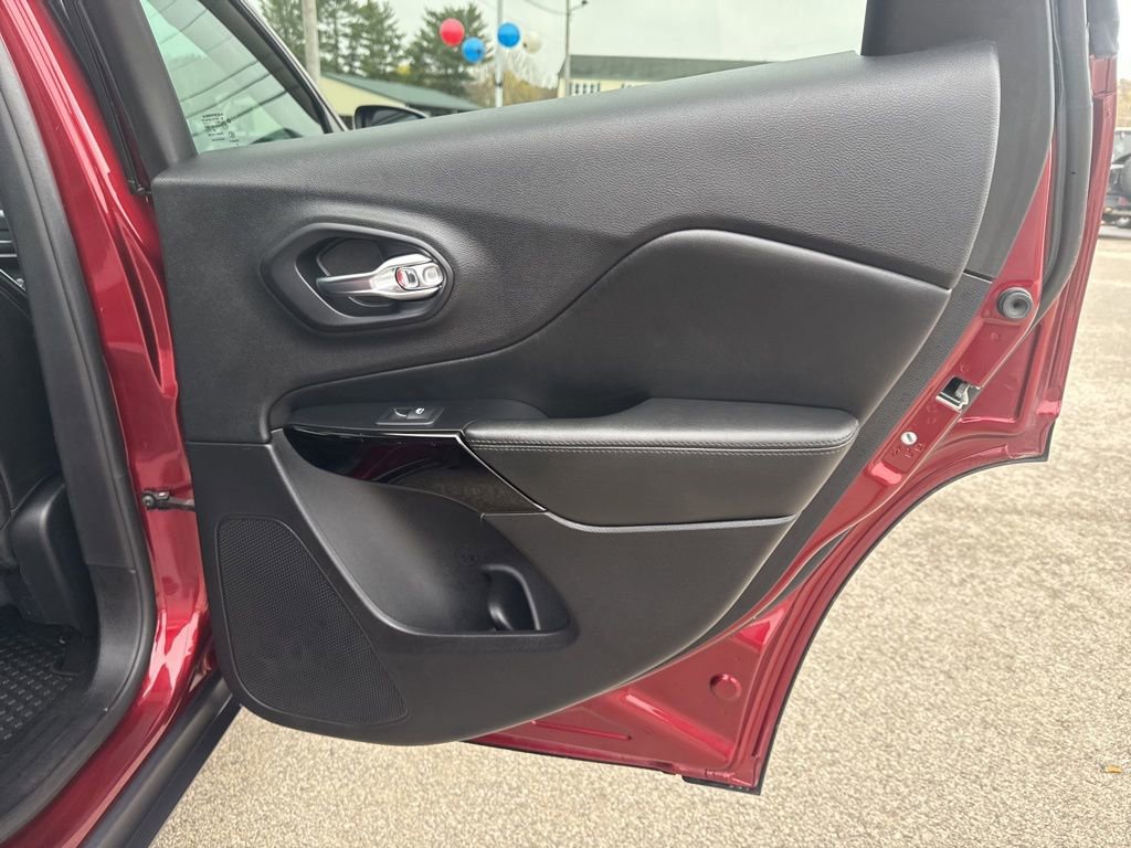 Certified 2019 Jeep Cherokee Latitude Plus image 27