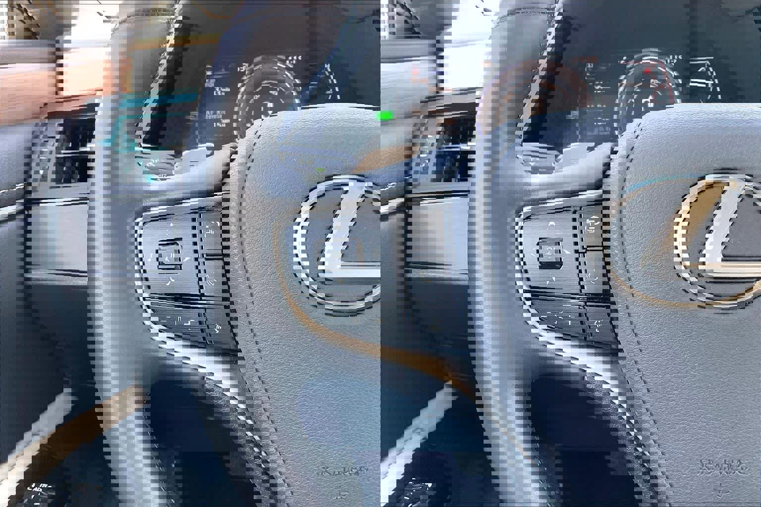 Used 2025 Lexus ES 300h w/ Premium Package image 22