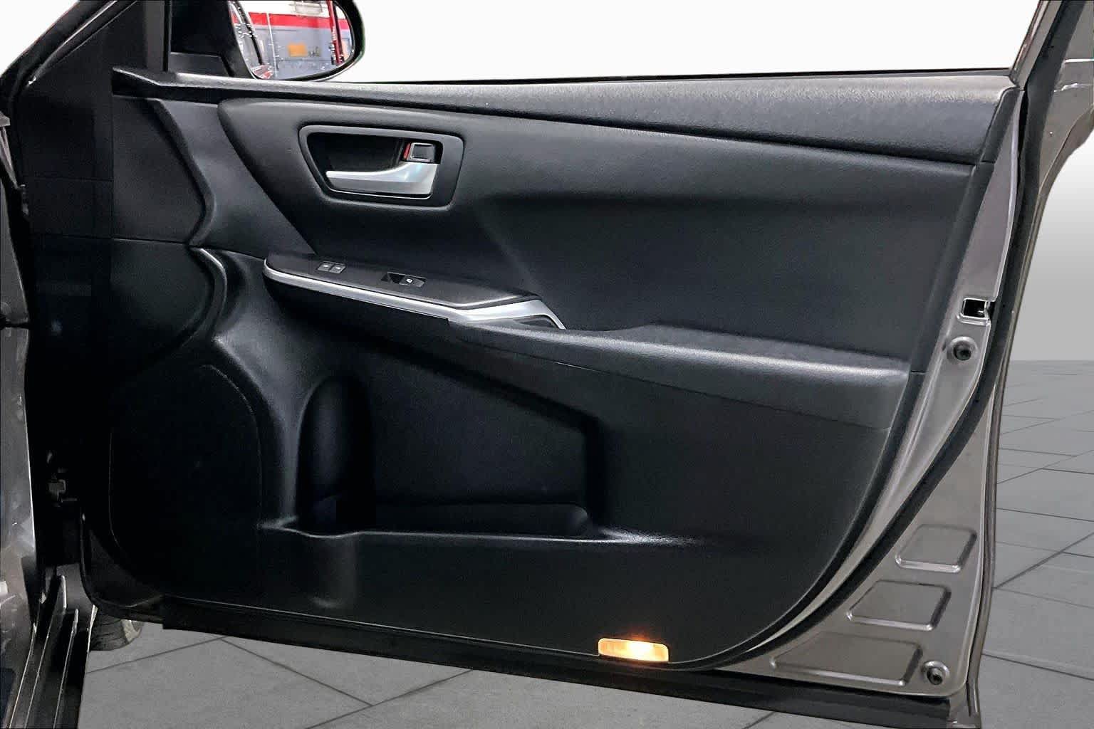 Used 2015 Toyota Camry LE FWD image 21