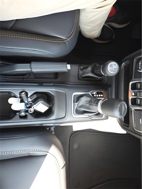 Used 2025 Jeep Gladiator Sport image 21