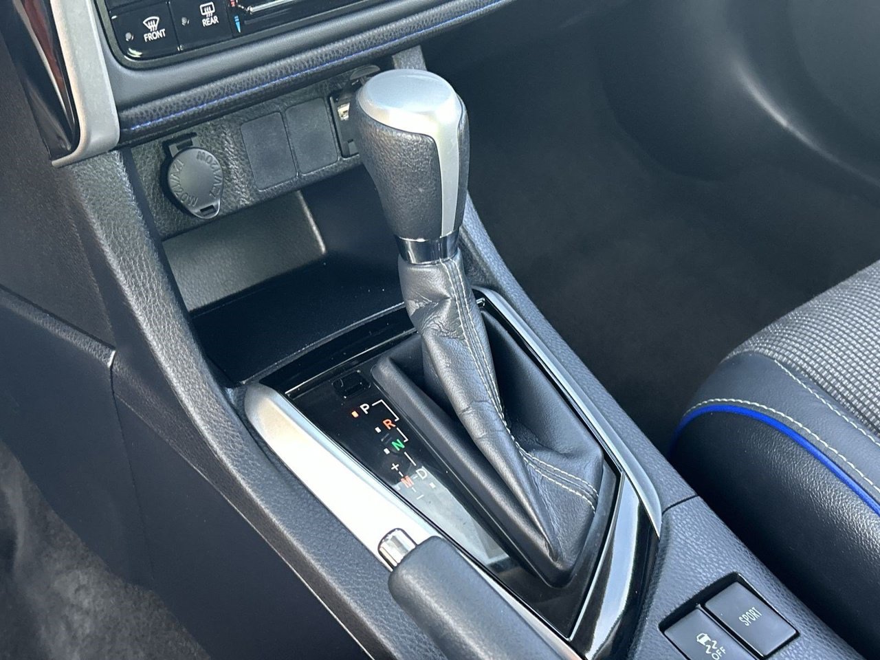 Used 2018 Toyota Corolla SE FWD image 27