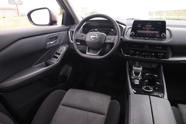 Certified 2025 Nissan Rogue SV AWD/4WD image 24