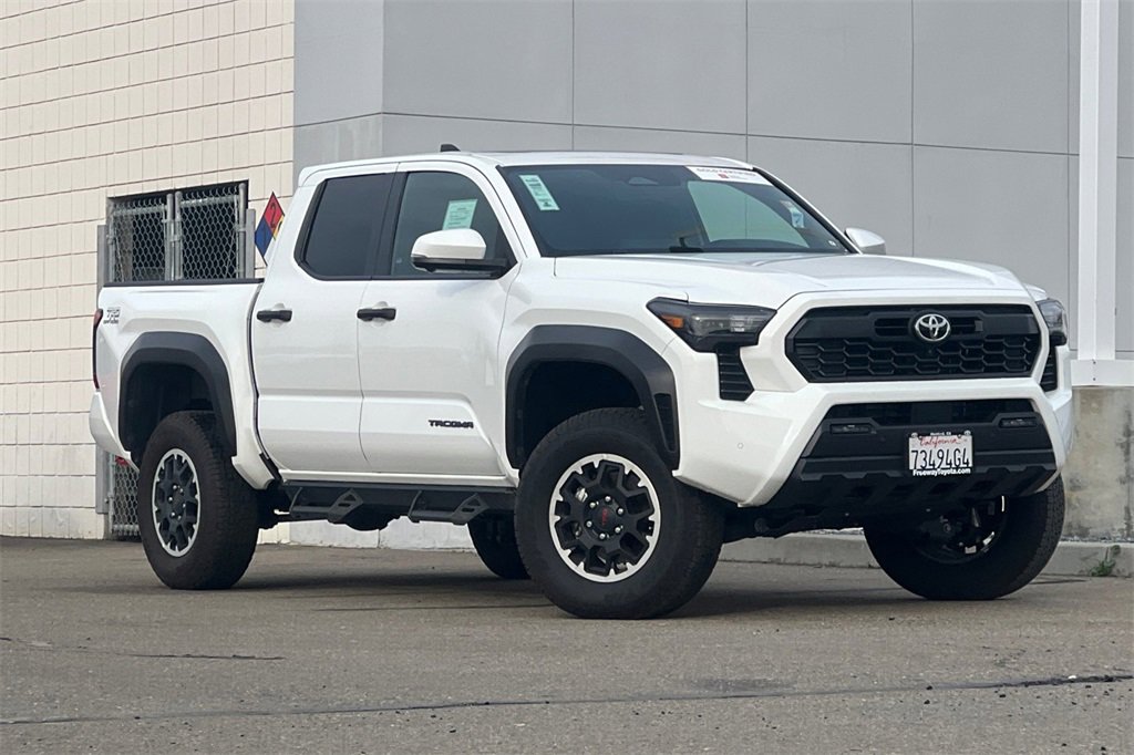 Certified 2025 Toyota Tacoma TRD Off-Road image 2
