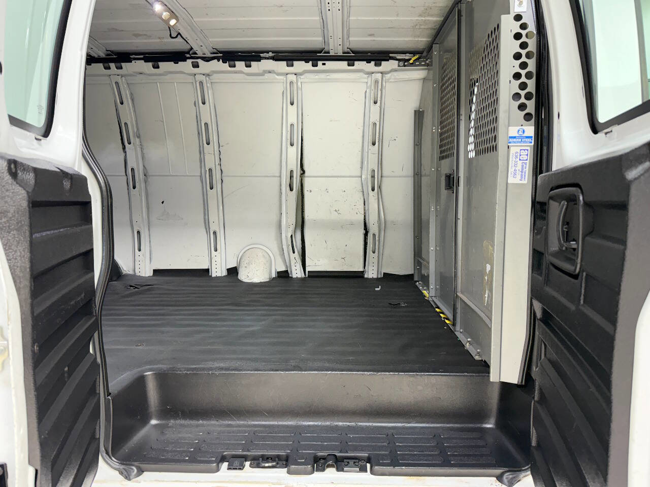 Used 2017 Chevrolet Express 2500 Extended image 35