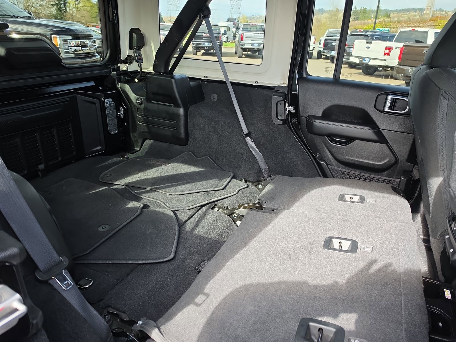 Used 2020 Jeep Wrangler Unlimited Sahara w/ Uconnect 4C Nav & Sound Group image 20