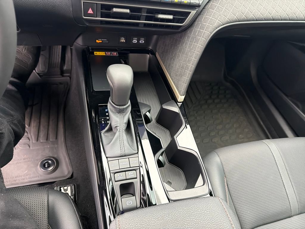 Used 2025 Toyota Camry XLE image 14