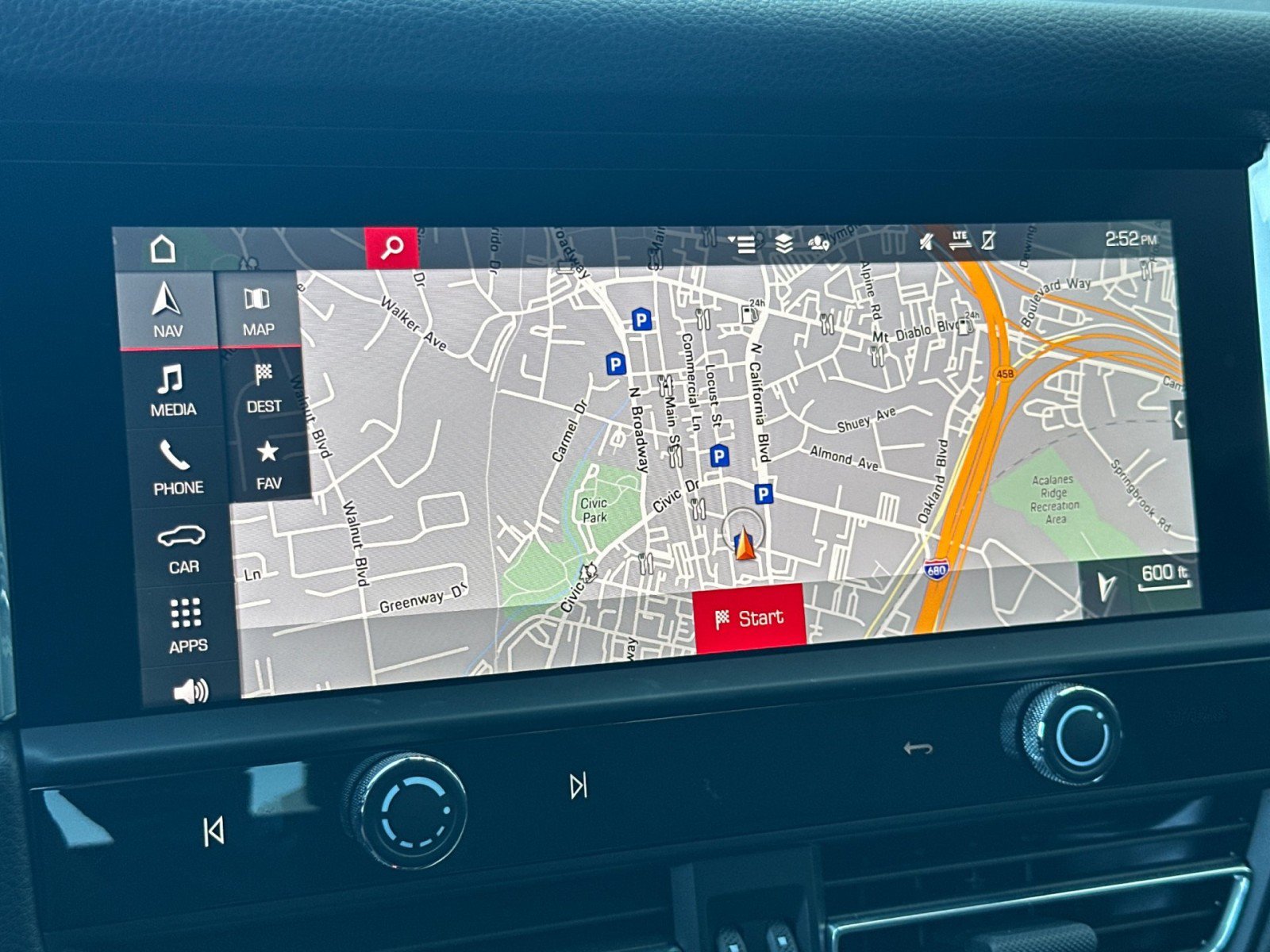 Certified 2026 Porsche Macan AWD/4WD image 18