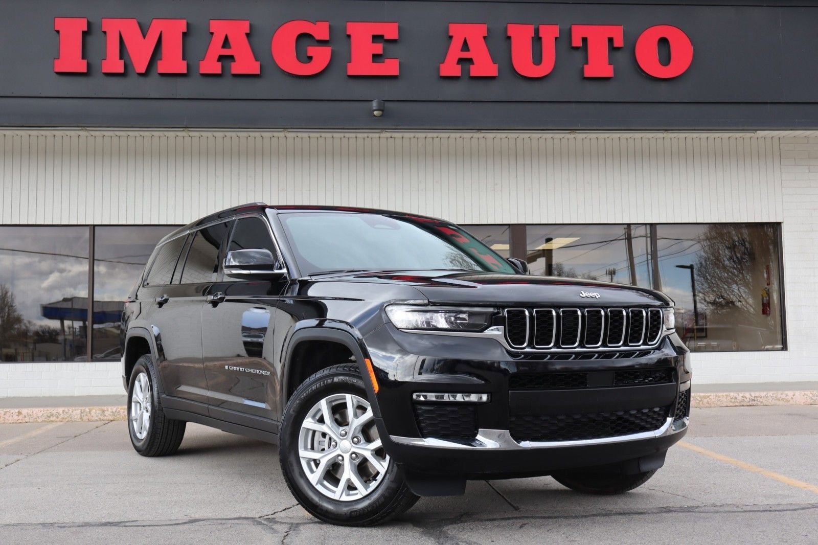 Used 2024 Jeep Grand Cherokee L Limited image 1