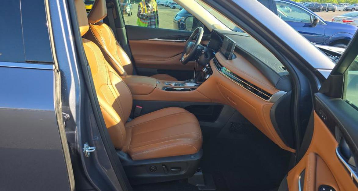 Certified 2023 INFINITI QX60 Sensory w/ Vision Package AWD/4WD image 11